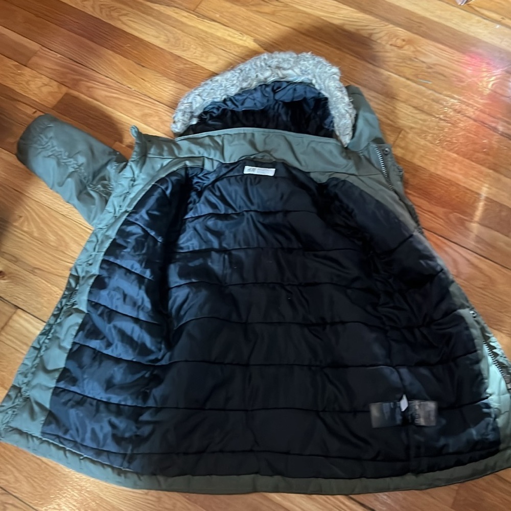 H&M military / olive green winter coat with detachable hood. Size 5-6Y - Picture 11 of 11